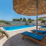 Parco vacanze Camp Mateo With Pool Drage