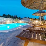 Camp Mateo With Pool Parco vacanze *