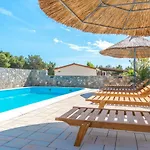 Camp Mateo With Pool Parco vacanze