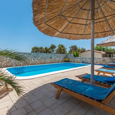 Πάρκο διακοπών Camp Mateo With Pool Drage