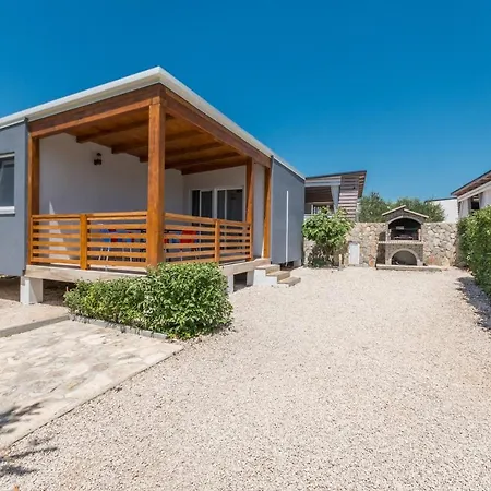 פארק נופש Camp Mateo With Pool