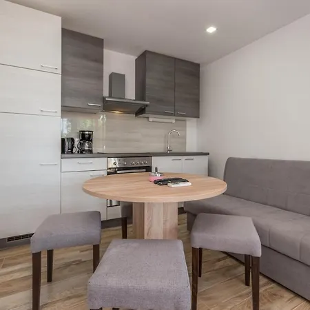 פארק נופש Camp Mateo With Pool *