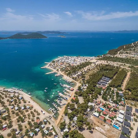 Camp Mateo With Pool