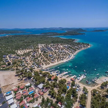 Camp Mateo With Pool *