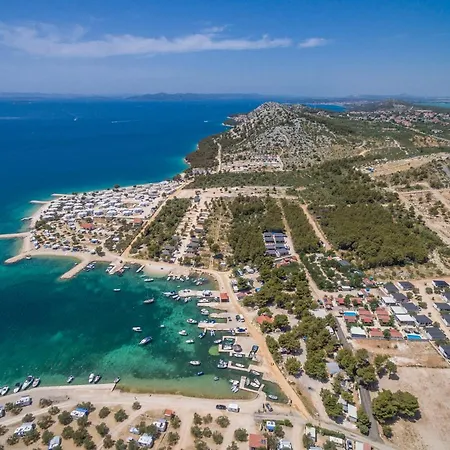 Camp Mateo With Pool דראגה