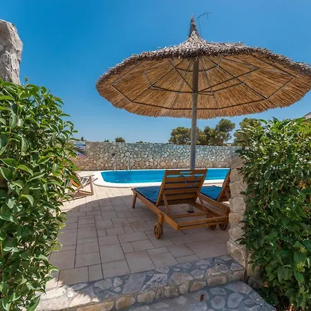 Πάρκο διακοπών Camp Mateo With Pool Drage