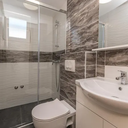 Camp Mateo With Pool פארק נופש דראגה