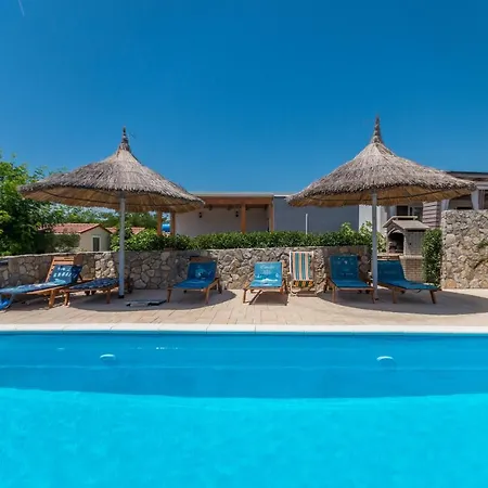 Camp Mateo With Pool