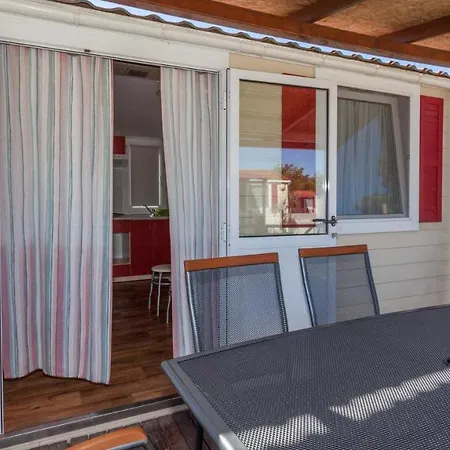 פארק נופש Camp Mateo With Pool