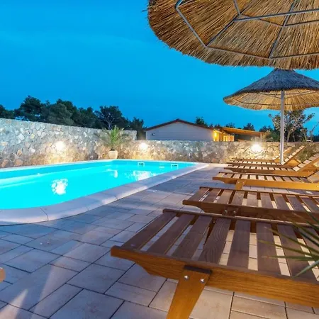 Camp Mateo With Pool פארק נופש *
