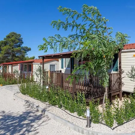 Camp Mateo With Pool דראגה