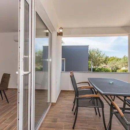 Camp Mateo With Pool פארק נופש