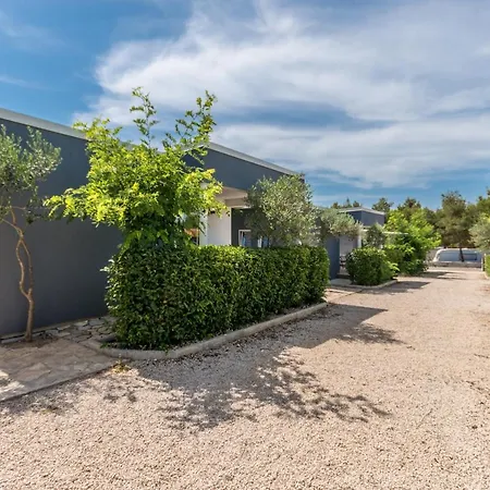 Camp Mateo With Pool *