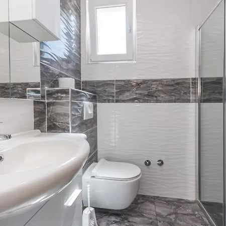 Camp Mateo With Pool * דראגה