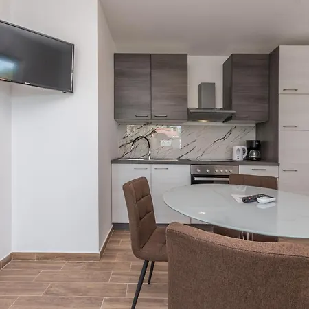 Camp Mateo With Pool *