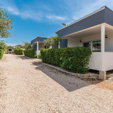 פארק נופש Camp Mateo With Pool דראגה