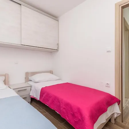 פארק נופש Camp Mateo With Pool *