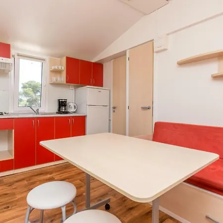 פארק נופש Camp Mateo With Pool דראגה