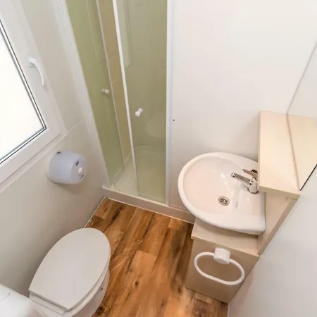 פארק נופש Camp Mateo With Pool *