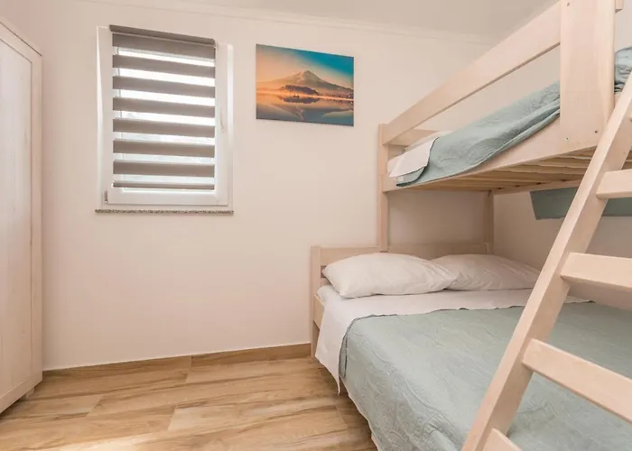 Semesterpark Camp Mateo With Pool Drage