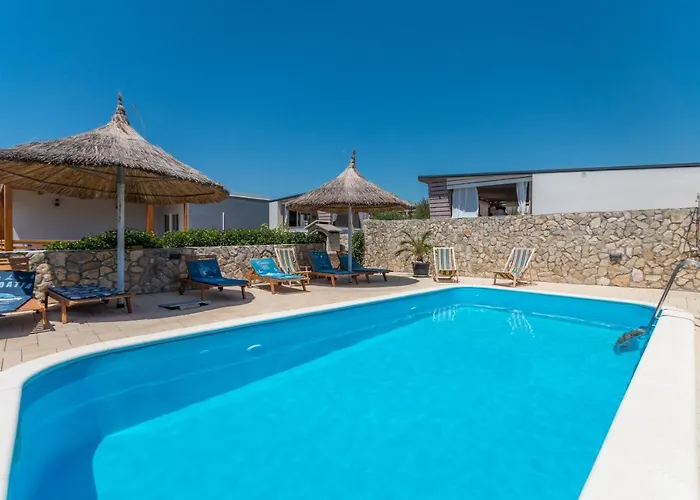 Camp Mateo With Pool פארק נופש *
