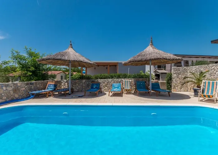 Camp Mateo With Pool