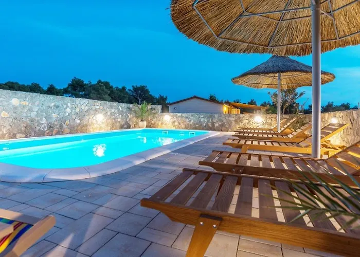 Camp Mateo With Pool פארק נופש *
