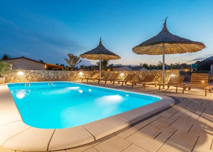 Camp Mateo With Pool פארק נופש