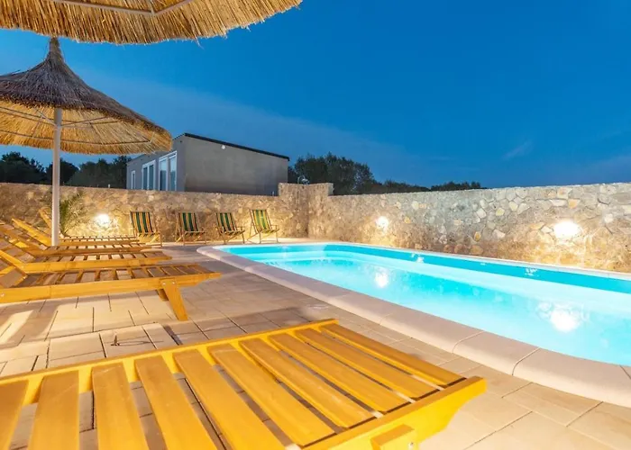 Camp Mateo With Pool פארק נופש