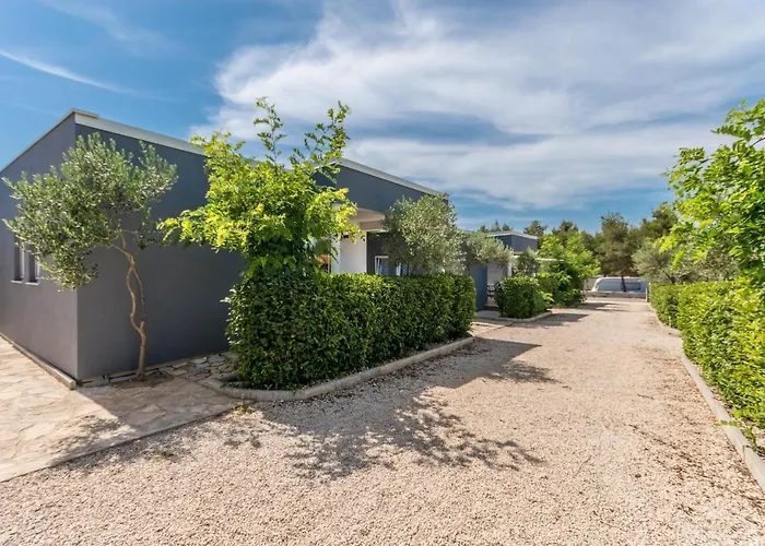 Camp Mateo With Pool *