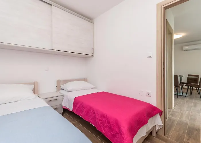 Semesterpark Camp Mateo With Pool *