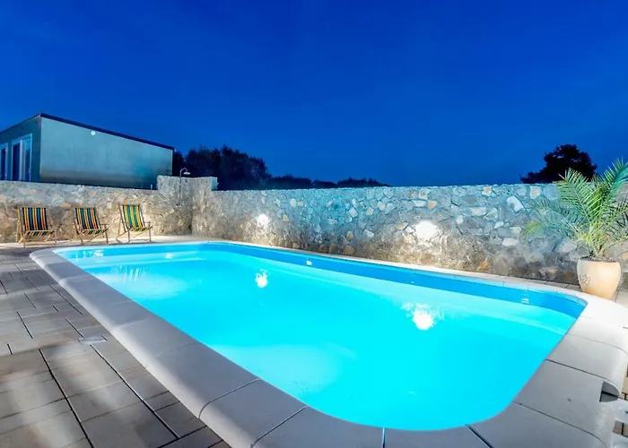 Camp Mateo With Pool פארק נופש *