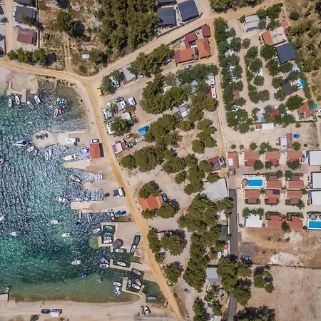 Camp Mateo With Pool * Drage