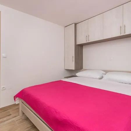 홀리데이파크 Camp Mateo With Pool 드라게