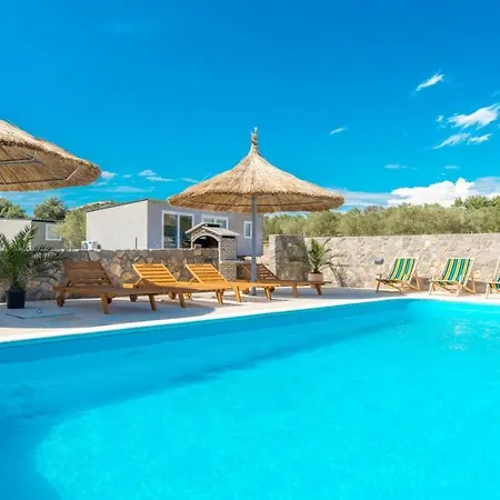 Camp Mateo With Pool *
