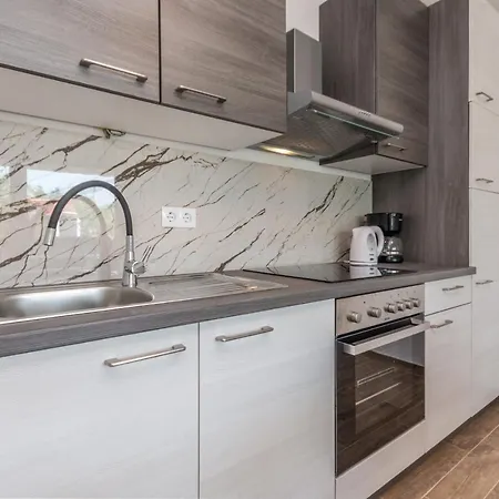 홀리데이파크 Camp Mateo With Pool 드라게