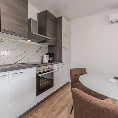 Camp Mateo With Pool 홀리데이파크 드라게