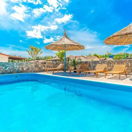 Camp Mateo With Pool Ferienpark Drage