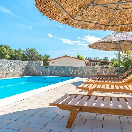 Camp Mateo With Pool Ferienpark