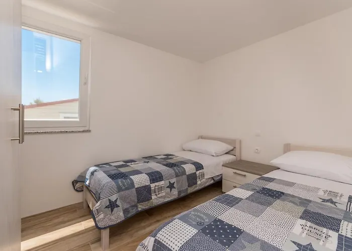 Camp Mateo With Pool Drage