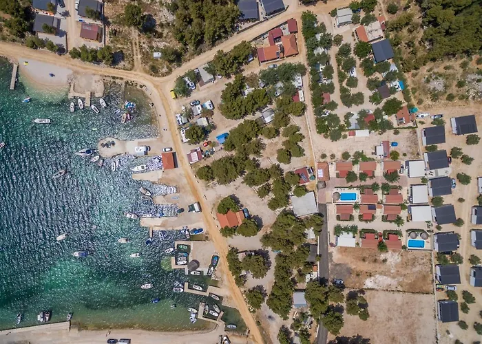 Camp Mateo With Pool * Drage