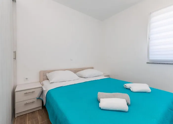 Camp Mateo With Pool Drage