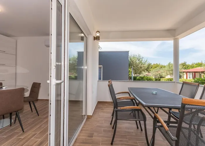 Camp Mateo With Pool Ferienpark