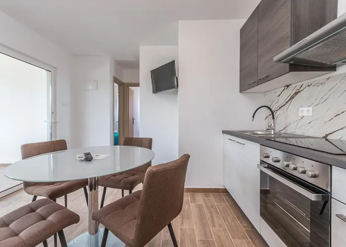 Camp Mateo With Pool Drage