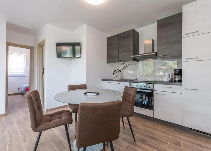 Camp Mateo With Pool Drage